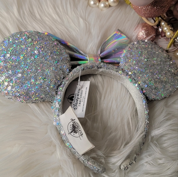 SILVER SEQUIN MICKEY EARS HEADBAND WITH SILVER SATIN BOWNew - Picture 5 of 6